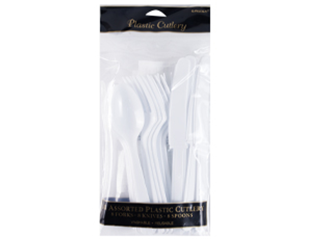 Столовые приборы в ассортименте