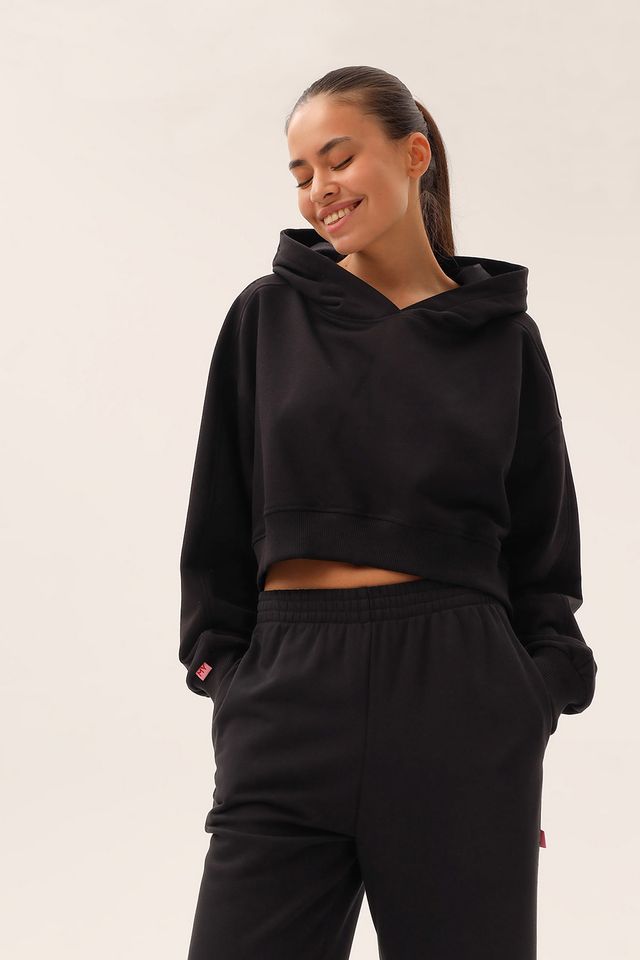 Укороченное худи черного цвета