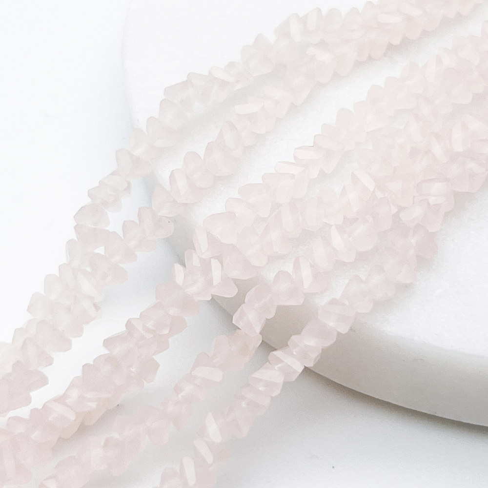 Бусина Треугольник, стекло, цвет розовый кварц, размер около 3*4 мм, цена за нить 34 см