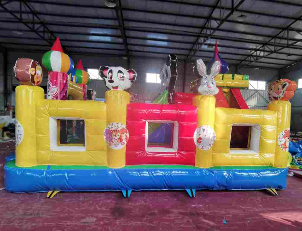 Коммерческий надувной батут "Волшебное царство", 6x5x4 м.