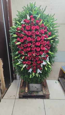 Траурный венок из живых цветов №10