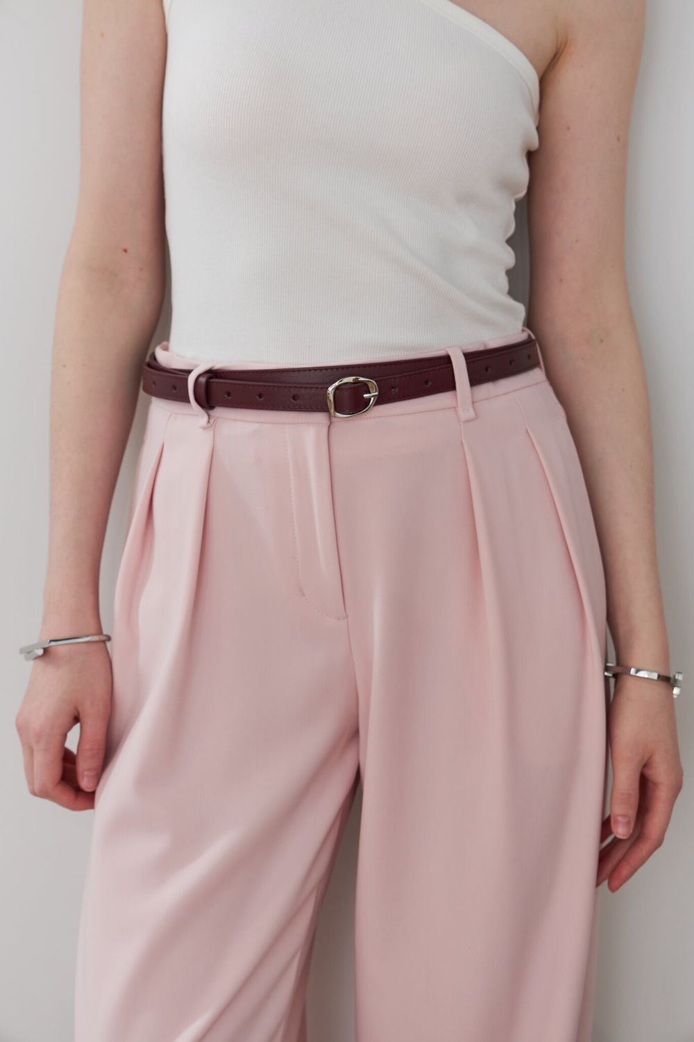 БАЗОВЫЙ ТОНКИЙ РЕМЕНЬ С МЯТОЙ ПРЯЖКОЙ BORDO