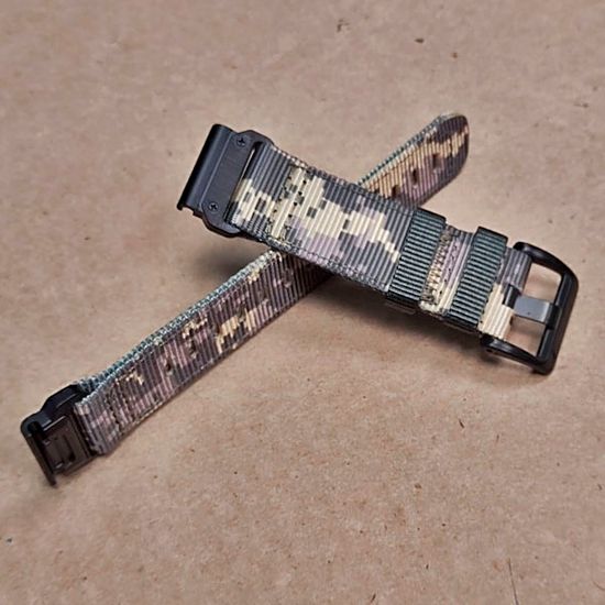 Ремешок тактический Tactix 22 мм. для Garmin Fenix 7 / 6 / 5, Forerunner 935 / 945 / 955, instinct, instinct 2, Epix Gen 2 нейлоновый быстросъемный на застежке (Пиксель)