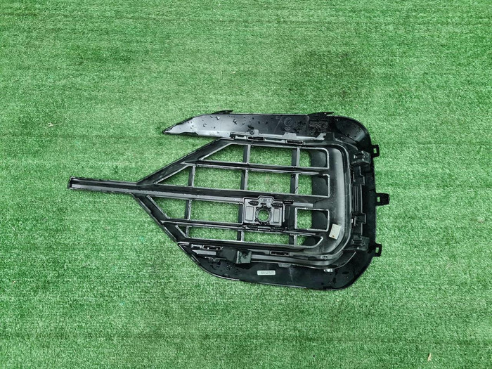 Решетка перед. бампера VW Touareg 3 (18-23) R-line