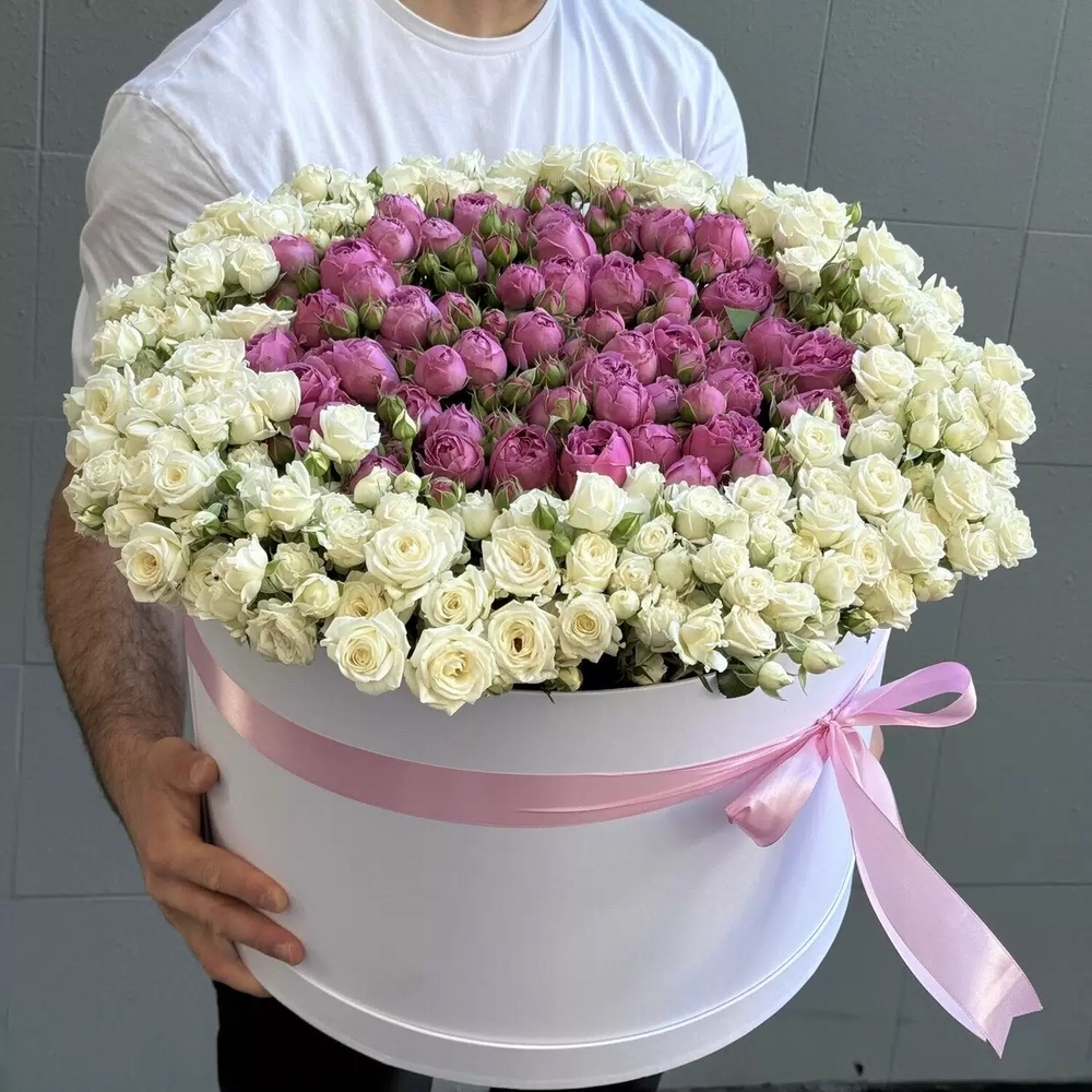 Цилиндр с кустовыми розами