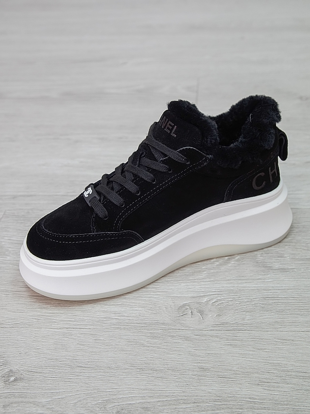 Кроссовки женские зимние