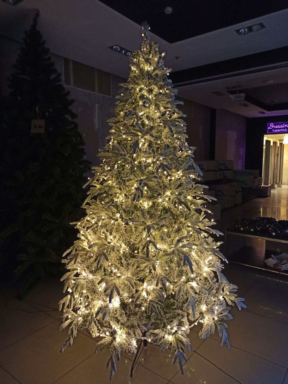 Заснеженная ель с гирляндой «Форесто» теплый свет (Литая+пвх) 210 см / 2,1 м