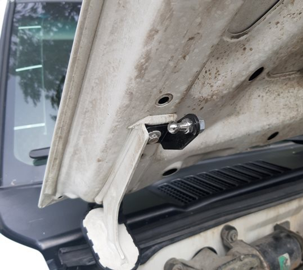 Упор (амортизатор) капота для Nissan NP 300 (2008-2015) Autoinnovation.01-16