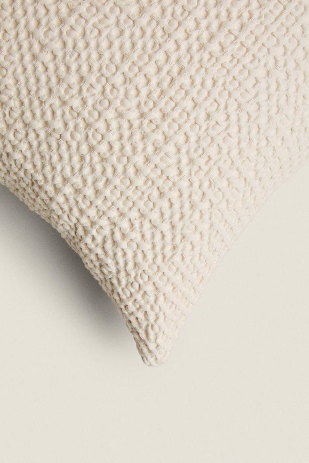 ZARA HOME ЧЕХОЛ ДЛЯ ДЕКОРАТИВНОЙ ПОДУШКИ ИЗ РЕЛЬЕФНОЙ ТКАНИ, ЭКРЮ