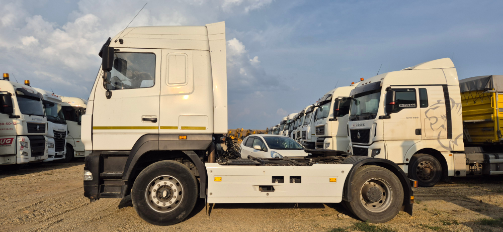 МАЗ 5440 4x2 Седельный тягач 544028-570-031 (Дизельный, 11,6 л, 423 л.с., МТ)