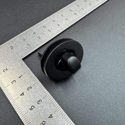 Замок для сумки поворотный черный.