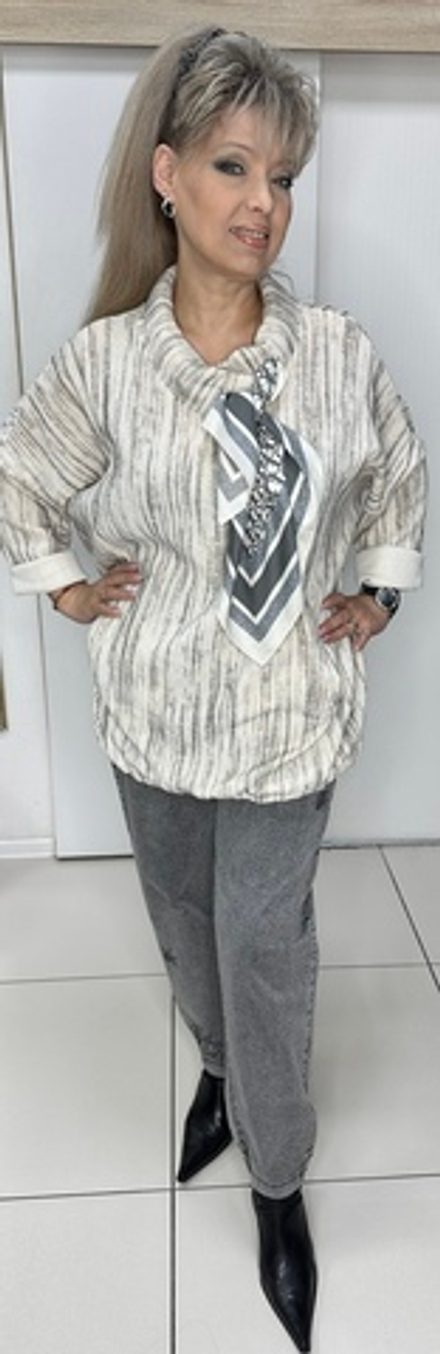 Светлый нарядный блузон-туника с галстуком