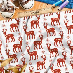 Ткань флис красные олени и звёзды на белом фоне