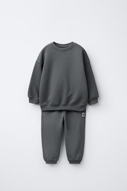 ZARA КОМПЛЕКТ ИЗ ТОЛСТОВКИ И БРЮК-ДЖОГГЕРОВ С ЭТИКЕТКОЙ, ТЕМНО-СЕРЫЙ