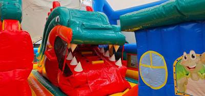 Коммерческий надувной батут «Змей Горыныч» с механизированной головой 13*8*7 м