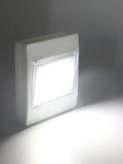 Светильник настенный беспроводной с клавишей на батарейках RUSSTA2