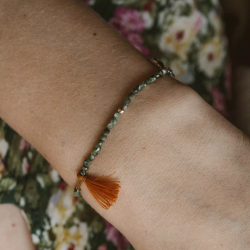 браслет из серафинита с золотым мятым листом