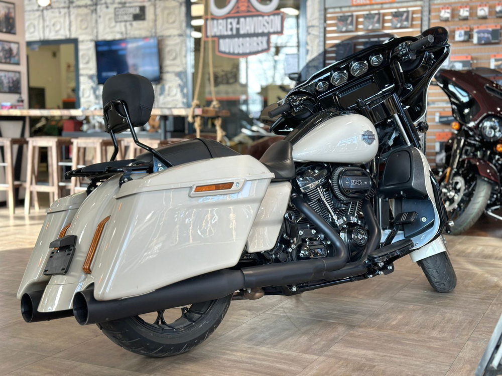 Street Glide Special Harley-Davidson 2022 (White Sand Pearl)