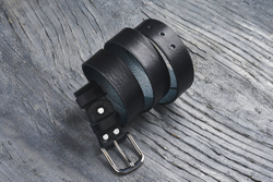 Ремень из текстурной итальянской кожи, цвет «грозовой», хромированная пряжка