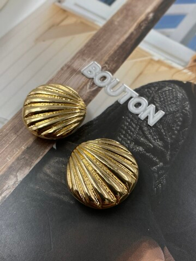 Накладка на пуговицу золотистая в форме ракушки