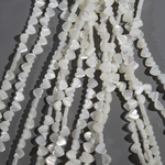 Перламутр морских ракушек, сердечки, 6,5мм, белый