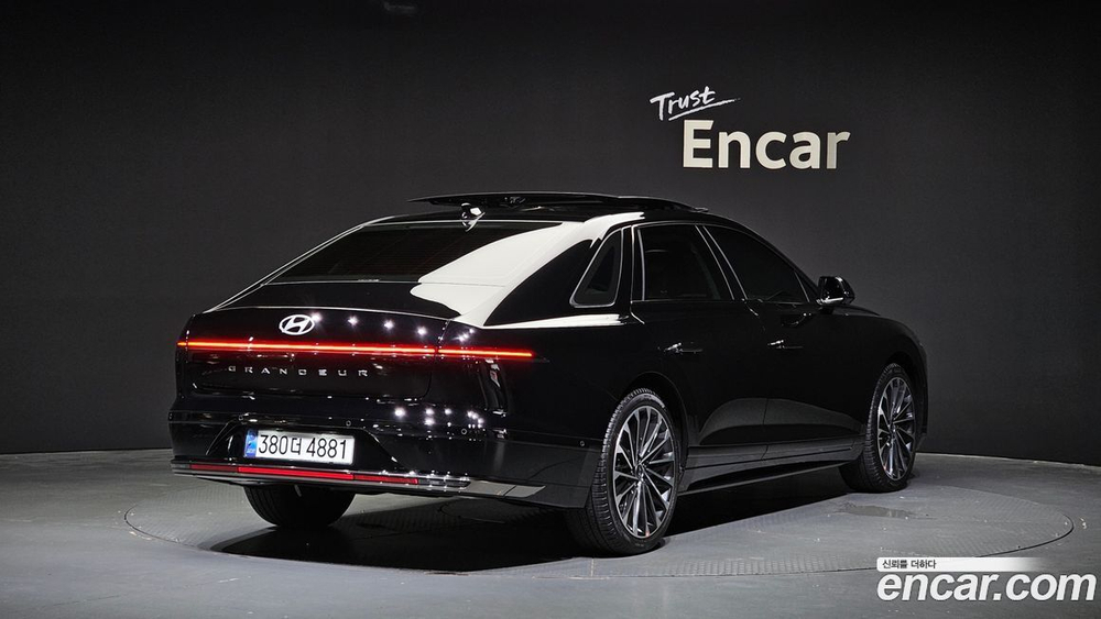 Hyundai Grandeur (Azera) Hybrid (GN7) Calligraphy (04.2024)