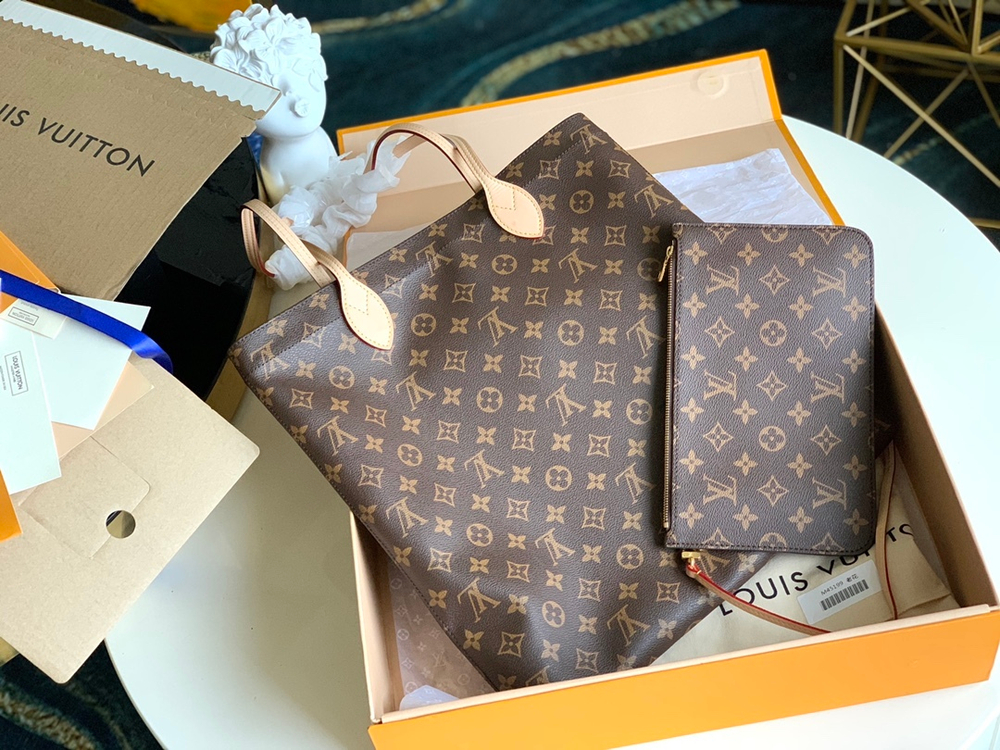 Louis Vuitton Carry It Tote