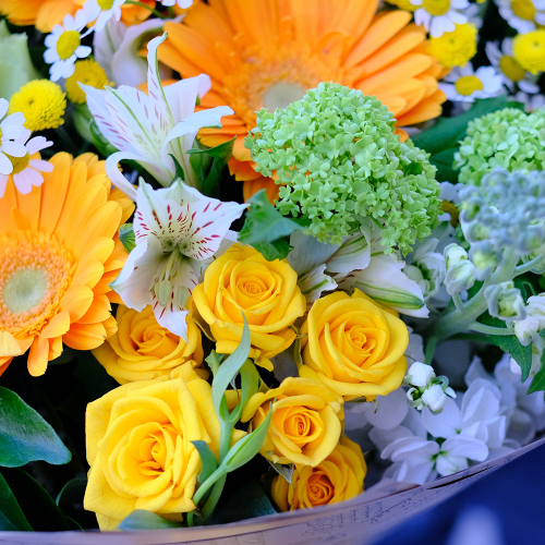 Купить Букет цветов «Шарлотта» с эустомой и альстромерией