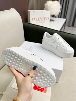 Кроссовки Valentino