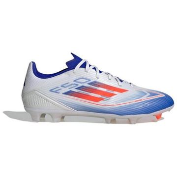 Футбольные бутсы Adidas F50 League - это низкие белые кроссовки