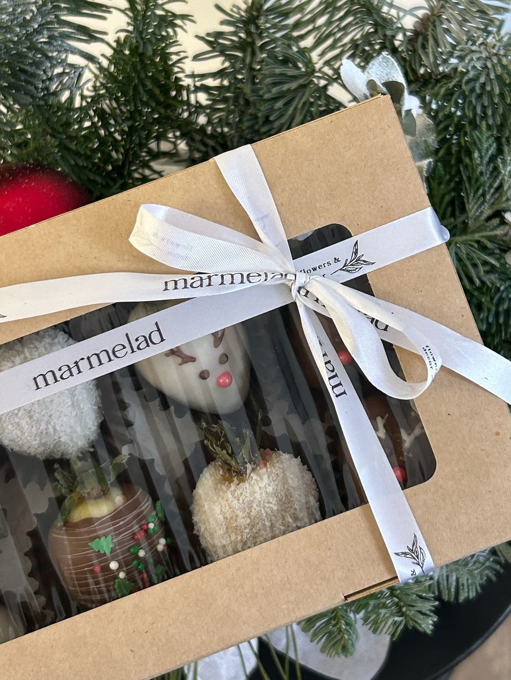 Клубника в шоколаде новогодний набор - 8 шт