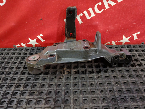 Кронштейн передней рессоры левый