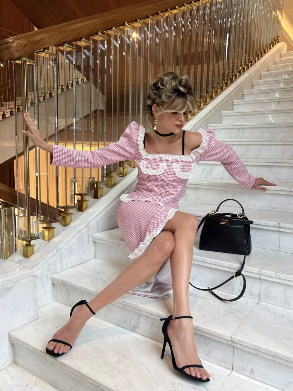 Укороченный жакет с вырезом "каре"