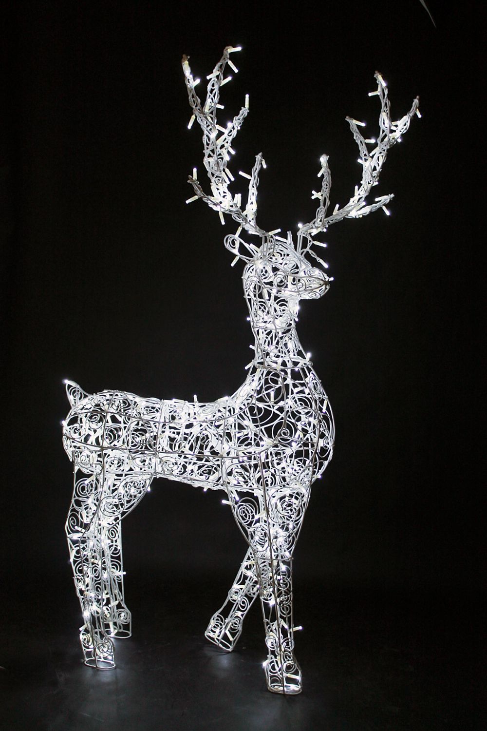 Светодиодная конструкция "Сани с двумя оленями"