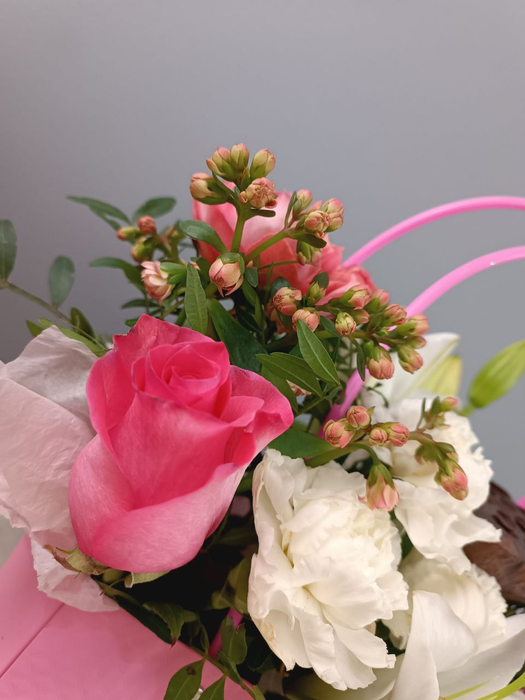 Цветочная композиция "Яркий акцент"