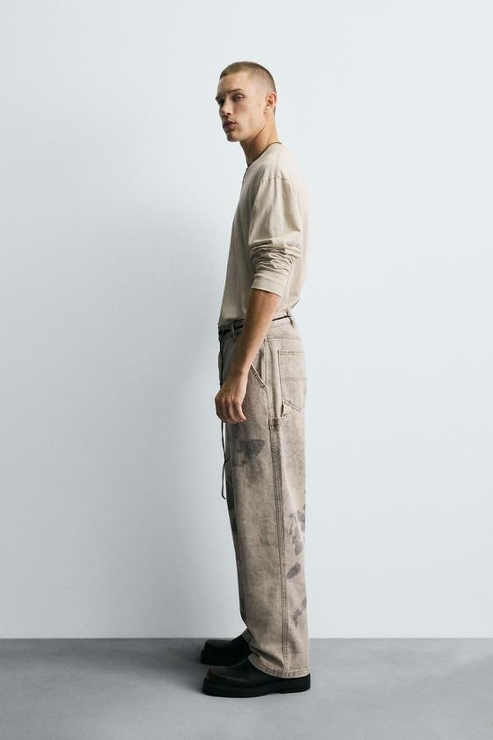 ZARA БРЮКИ КАРГО С ДАЛМАТИНСКИМ ПРИНТОМ, СЕРО-БЕЖЕВЫЙ