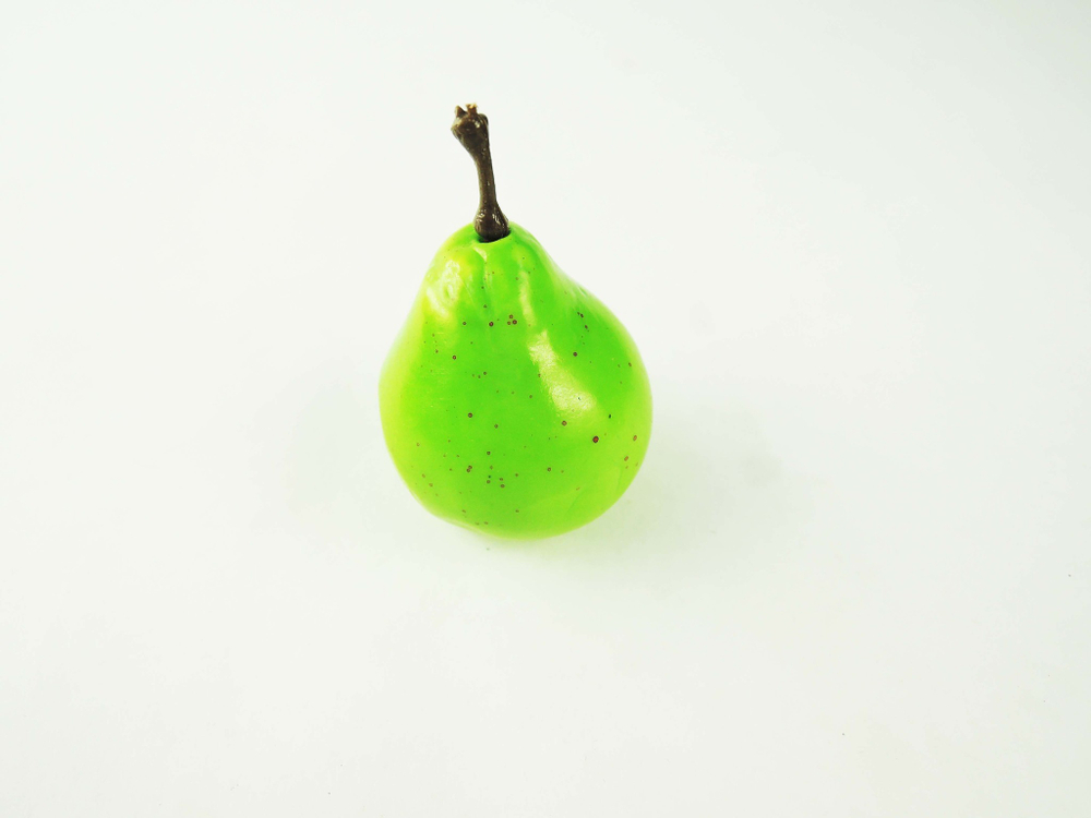 Муляж груша зеленая 2 см