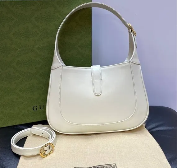 Маленькая сумка-хобо Gucci Jackie 1961 белый