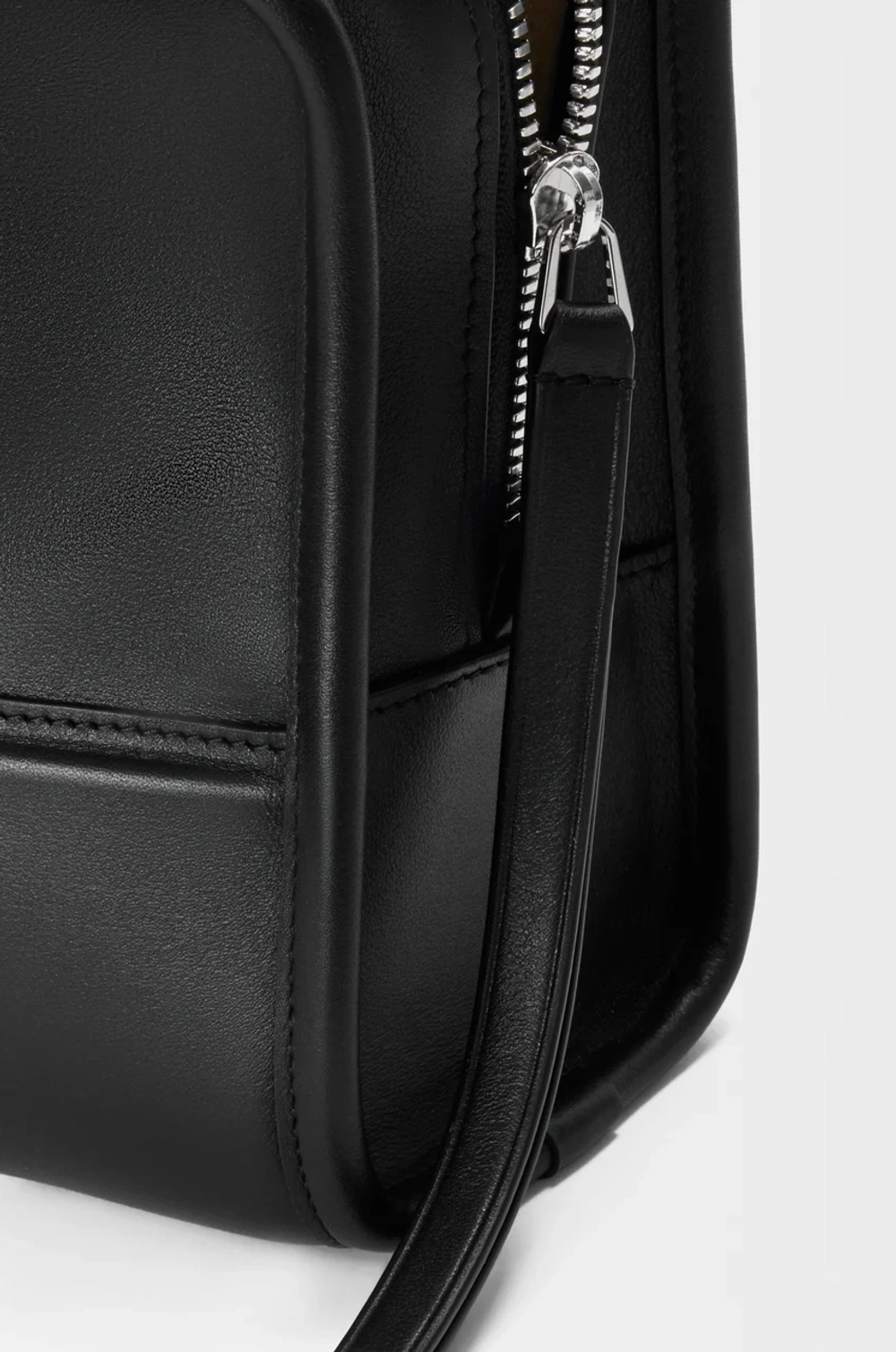 Loewe Маленькая сумка Amazona 180 из мягкой телячьей кожи, черный