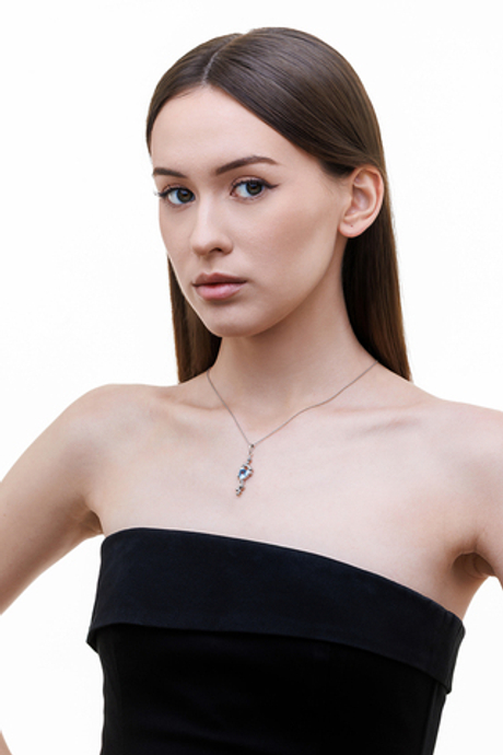 Подвес удлиненный из серебра со вставкой из бесцветного фианита