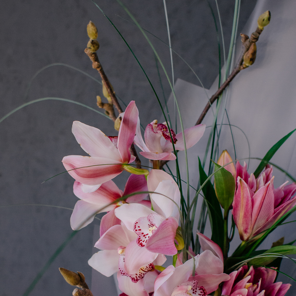 175. Трендовый премиальный букет с лилией и орхидеей