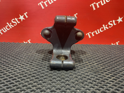 Кронштейн передней рессоры левый