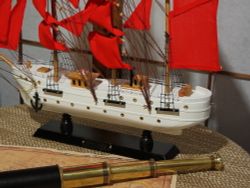 Meteor Lights Модель парусника Secret (Алые Паруса) 50 см