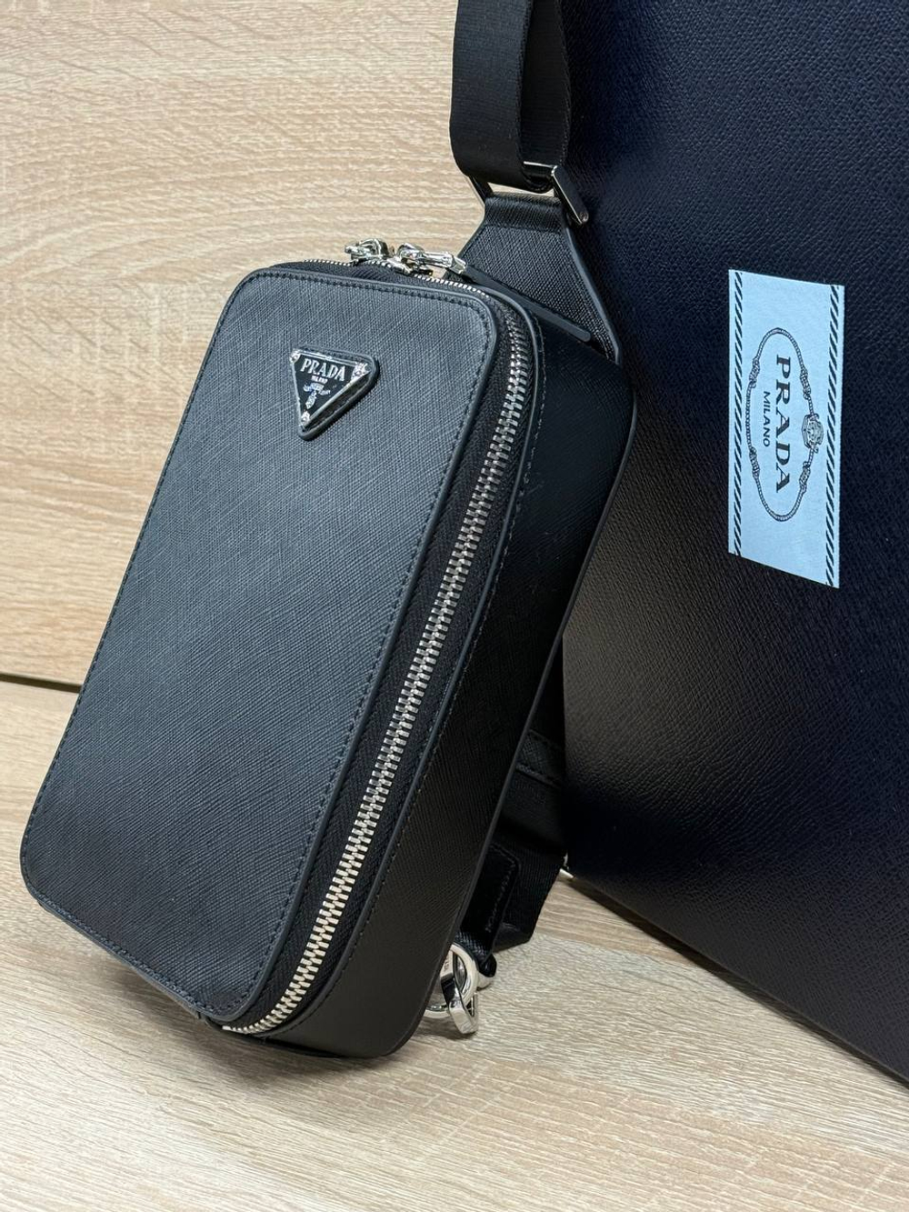 Сумка-слинг Prada