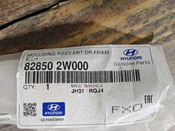 Молдинг двери передней левой Hyundai Santa Fe 3 (DM) 12-18 Новый Оригинал 828502W000