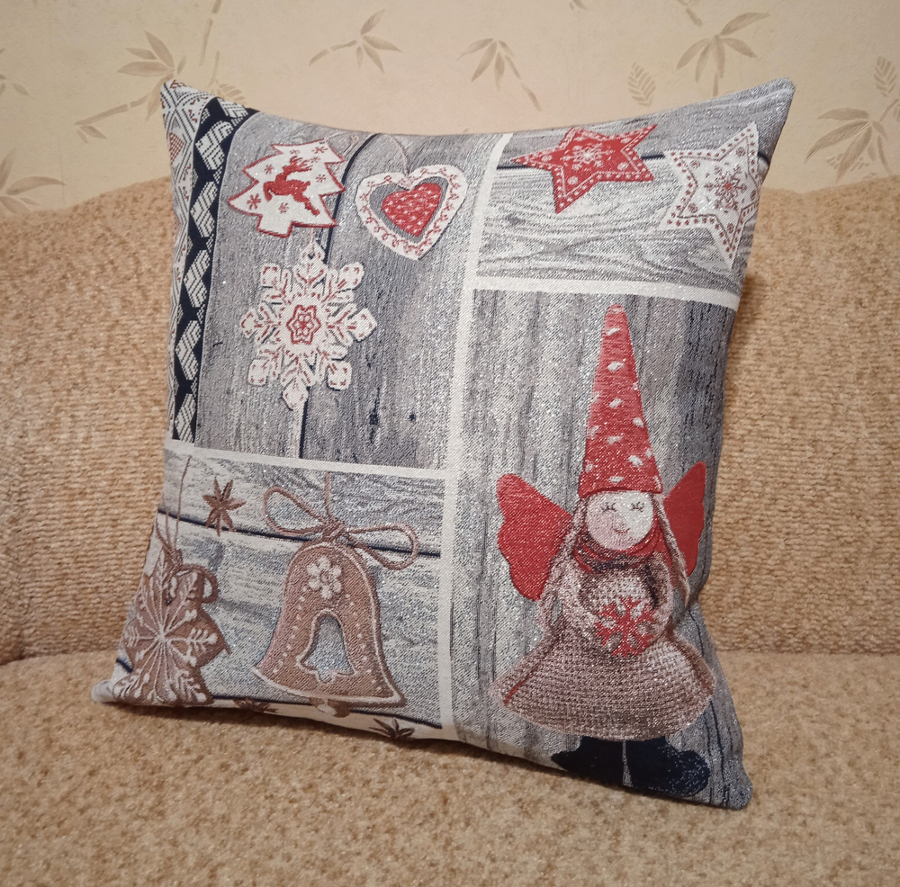 Декоративный гобеленовый чехол Новогоднее настроение (кукла)47х47