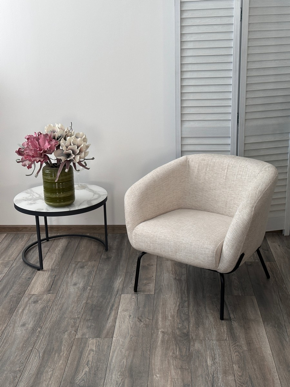 Кресло М-City DISAUR Харпер (Harper) Modica-040 Бежево-белый, ткань, Черный каркас