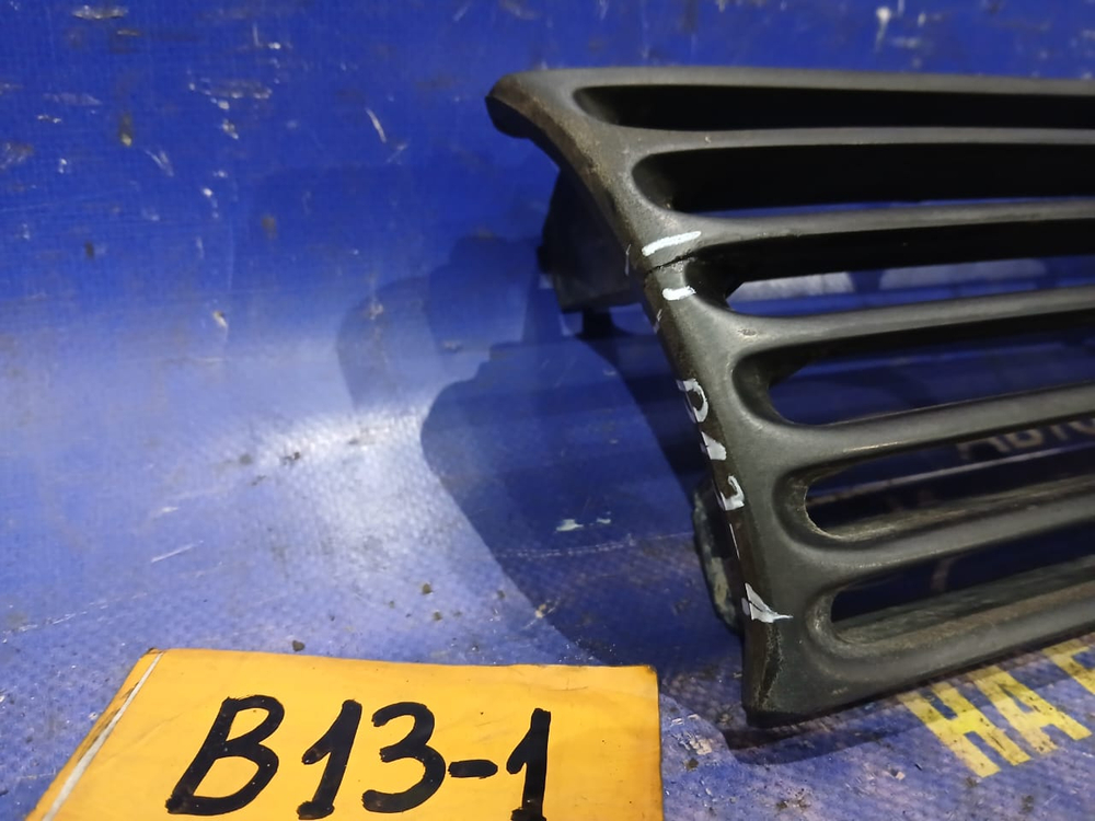 Решетка радиатора NISSAN SUNNY 1990