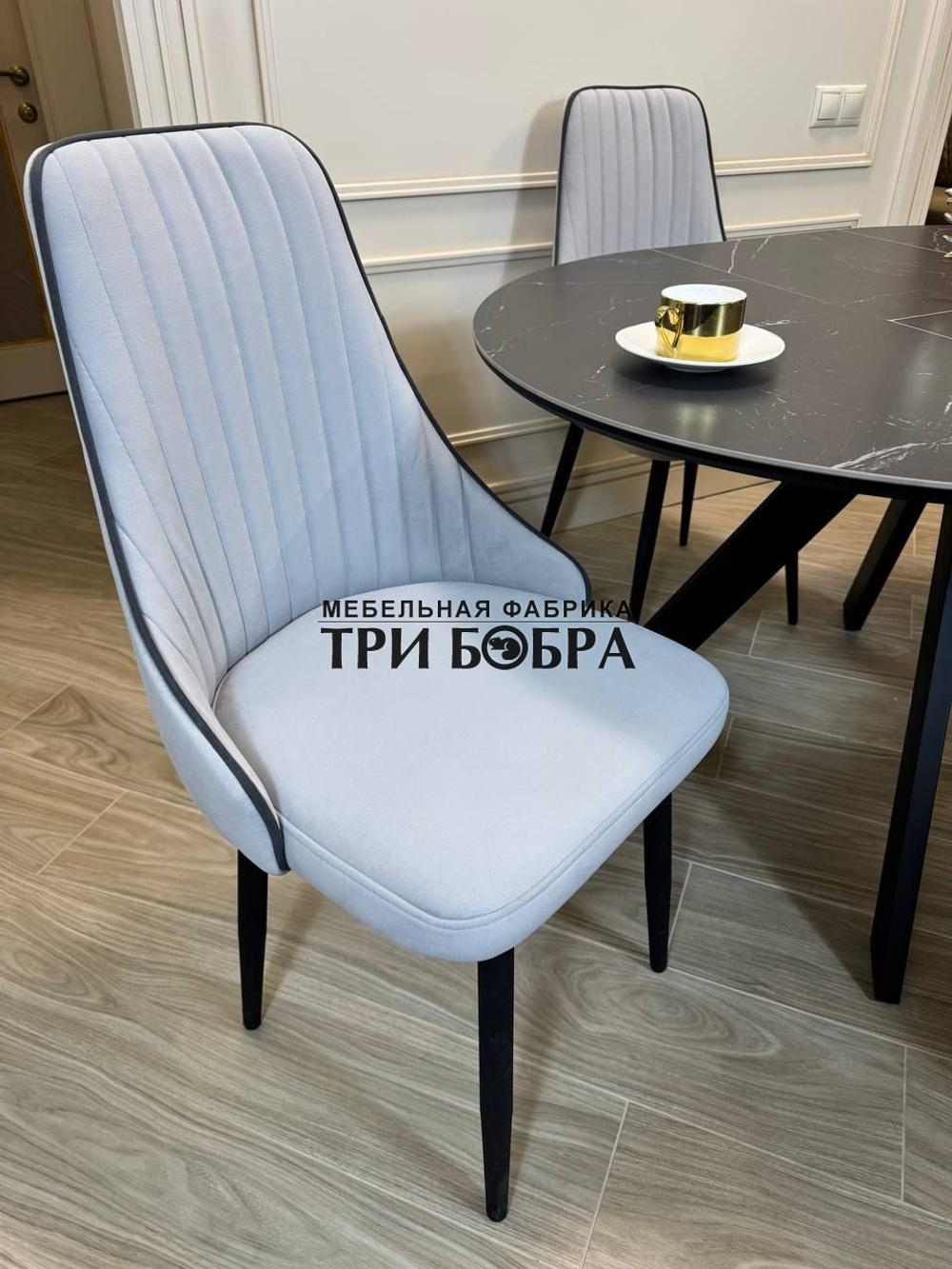 Круглый раздвижной стол "Бонжур", керамогранит, черный мрамор и стулья "Сорренто"