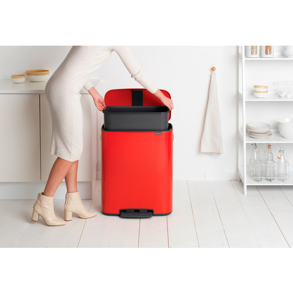 Мусорный бак Bo Pedal Bin 60л Brabantia Пламенно-красный